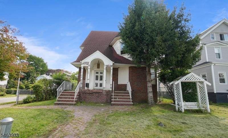 102 S Clinton St - Photo 1
