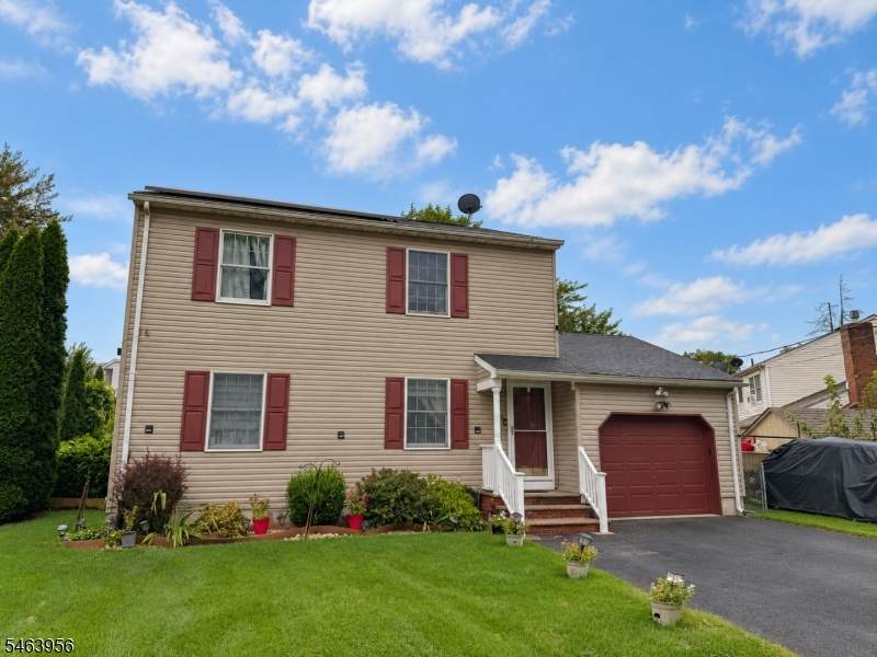 527 Valentine St - Photo 1