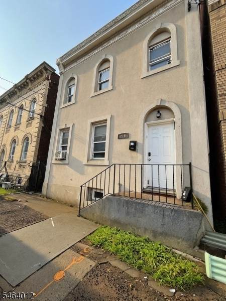 215 Macarthur Ave - Photo 1