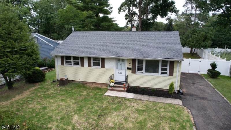 627 Warfield Rd - Photo 1