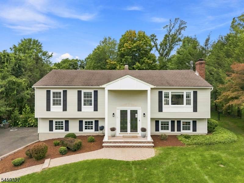 10 Darlene Ct - Photo 1