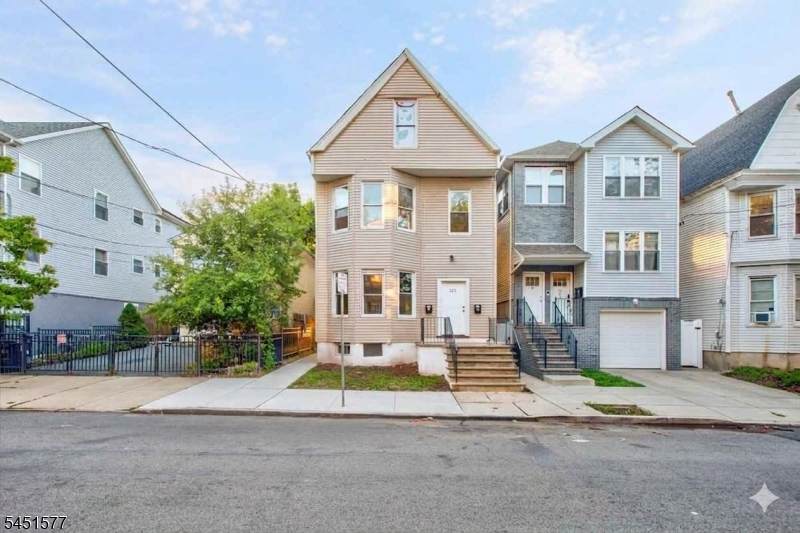 225 S 10Th St - Photo 1