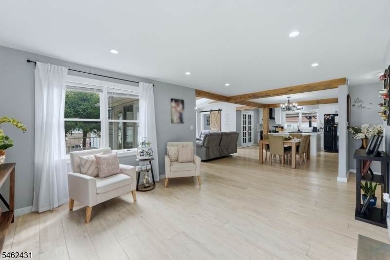324 Sycamore Ave - Photo 1