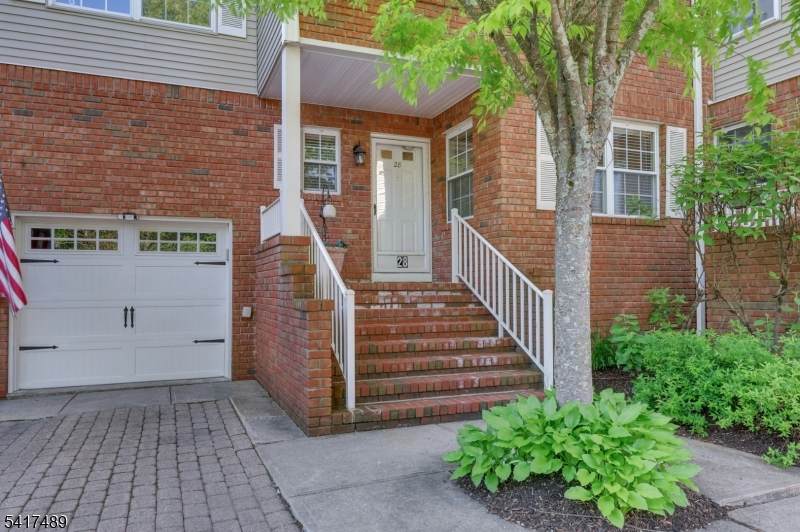 28 Berkeley Sq - Photo 1