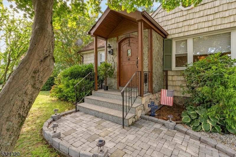 2015 Mountain Ave - Photo 1