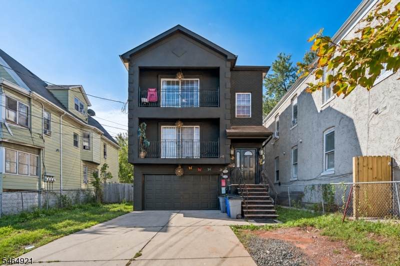 878 Livingston St - Photo 1