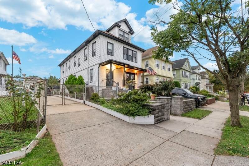 1013 Madison Ave - Photo 1