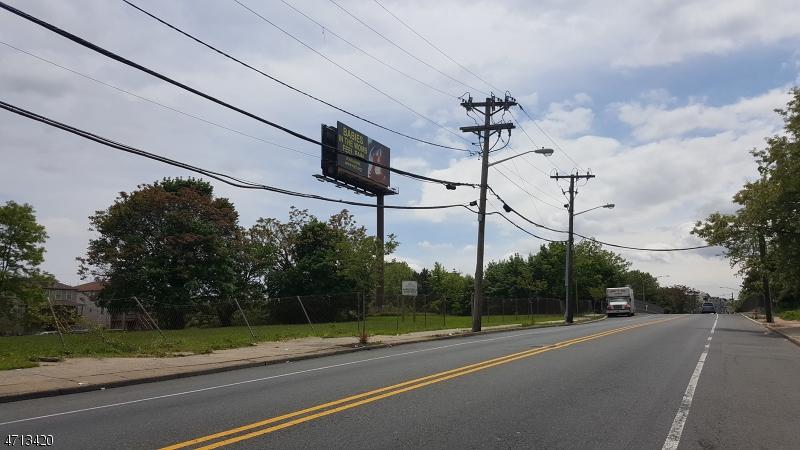 823 823 Bergen St - Photo 1