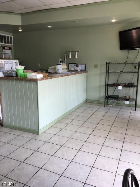 402 Ringwood Ave - Photo 1