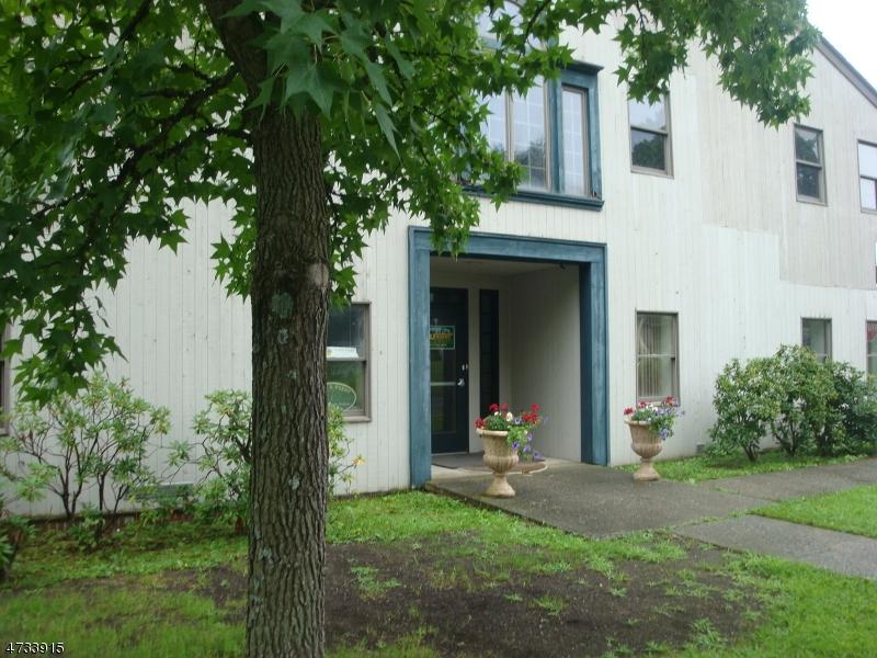 22 Wantage Ave - Photo 1