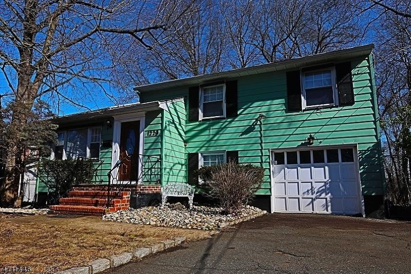 1229 Clifton Ter - Photo 1