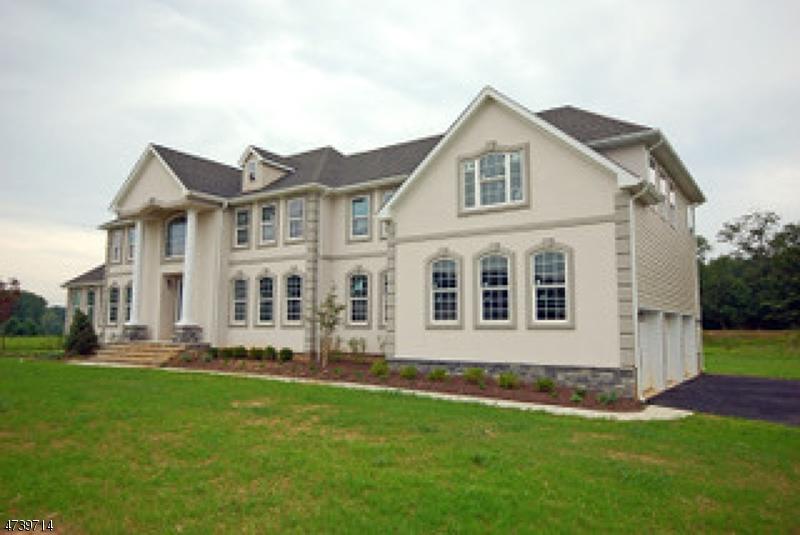 12 Beacon Hl - Photo 1