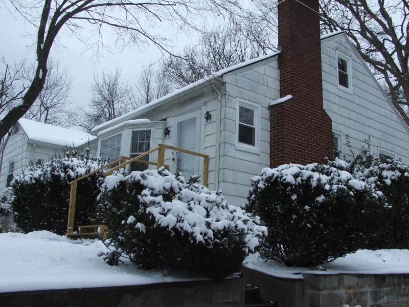 742 Berdan Ave - Photo 1