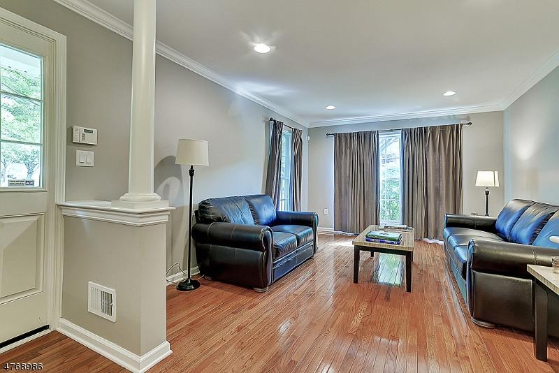 16 Peach Tree Ln - Photo 1