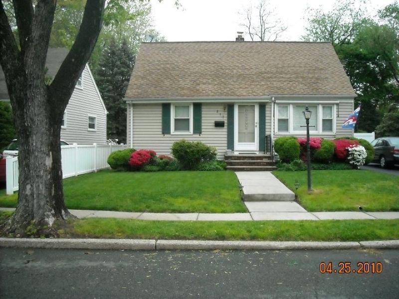 217 Linden Ave - Photo 1
