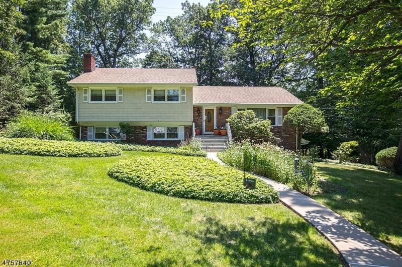 16 Eton Dr - Photo 1