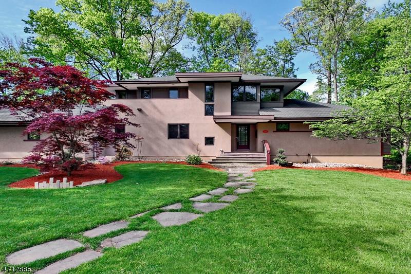 701 Lawrence Ave - Photo 1
