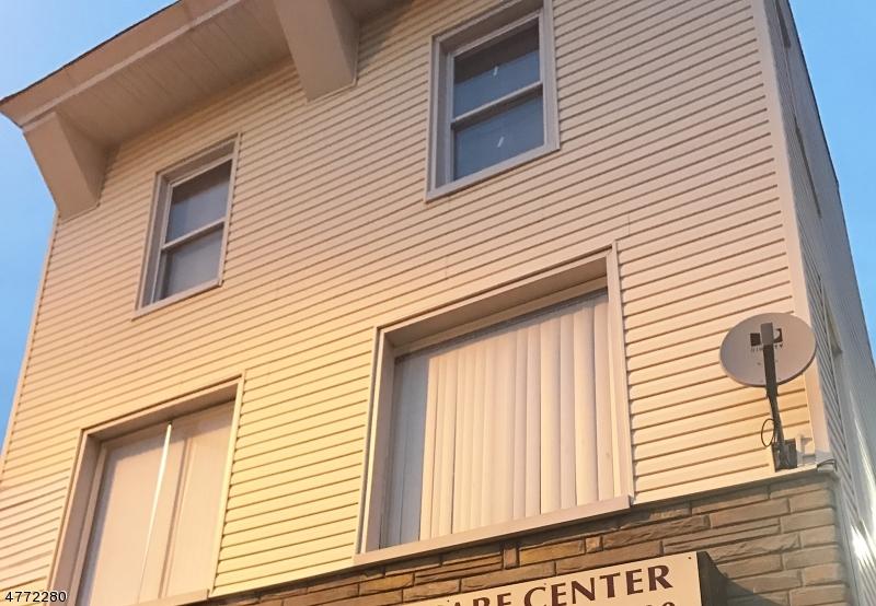484 Main St - Photo 1