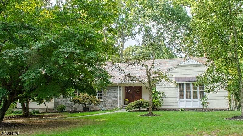 25 Sherwood Rd - Photo 1