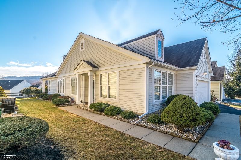 11 Victoria Dr - Photo 1