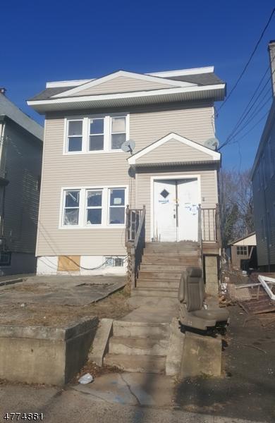 933 Chancellor Ave - Photo 1
