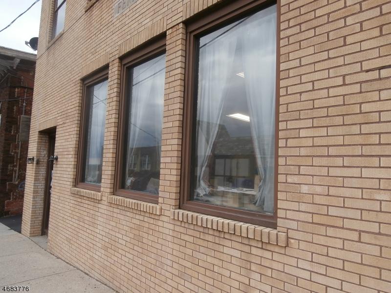 112 Cornelia St - Photo 1