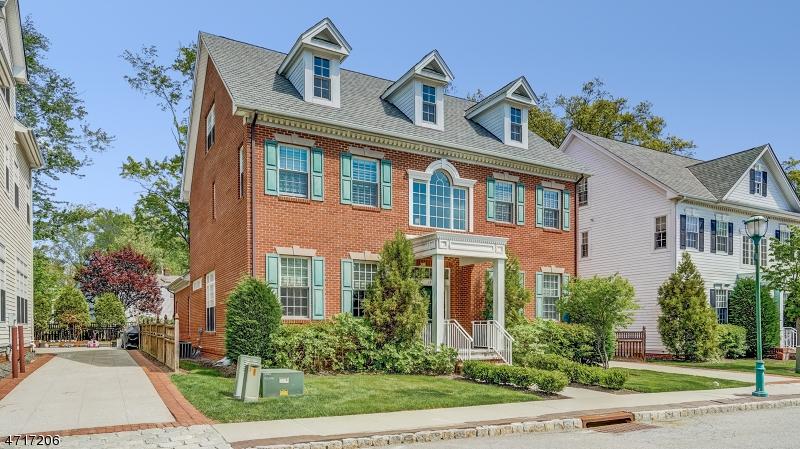 13 Carillon Cir - Photo 1