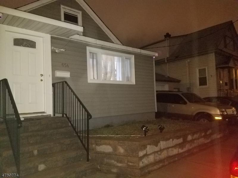 654 Allen St - Photo 1