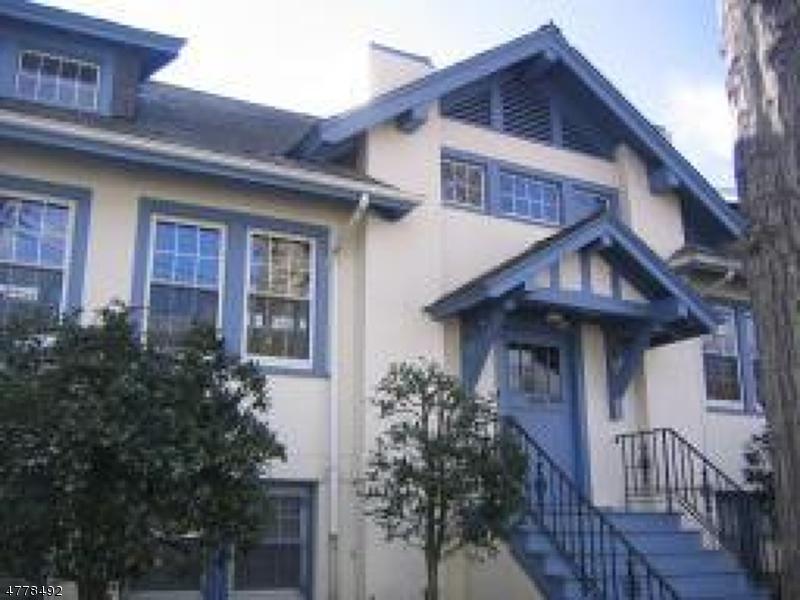 230 Broad St - Photo 1