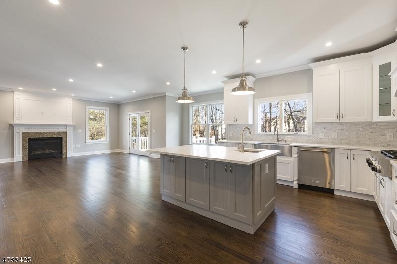 682 Plainfield Ave - Photo 1
