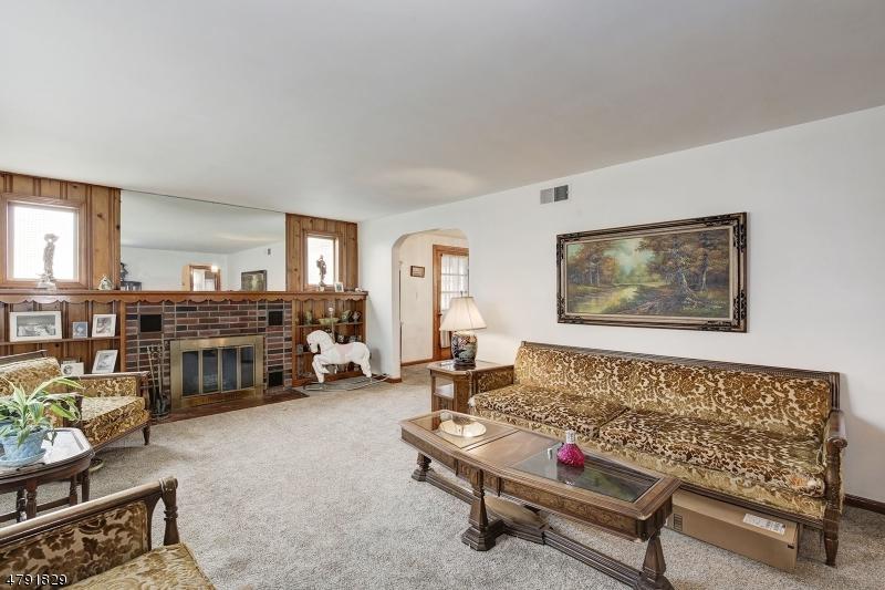 125 William St - Photo 1