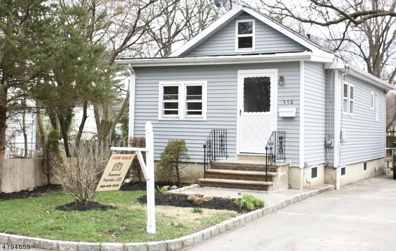 550 Willow Ave - Photo 1