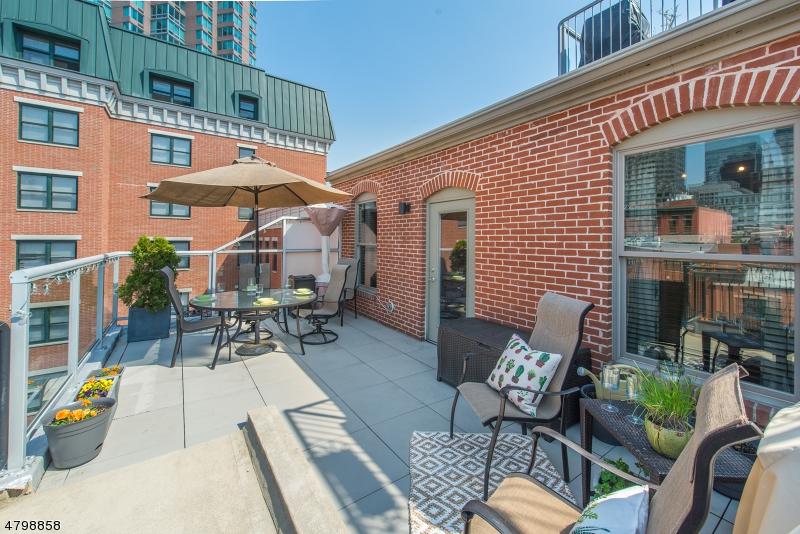 72 Essex St - Photo 1