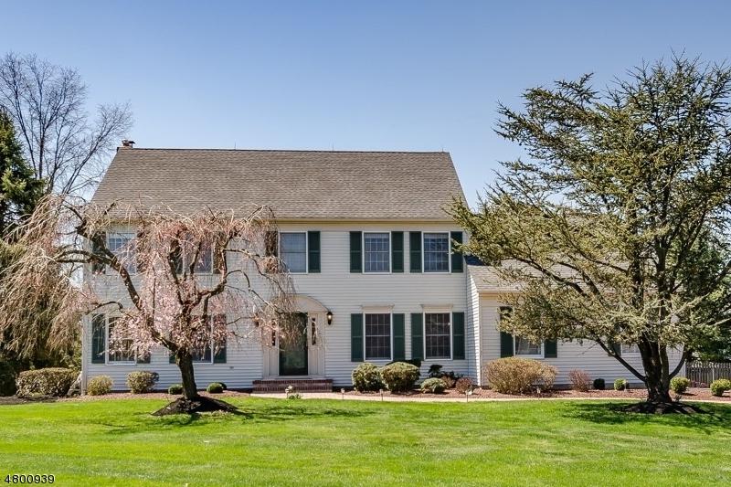 11 Edgewood Dr - Photo 1