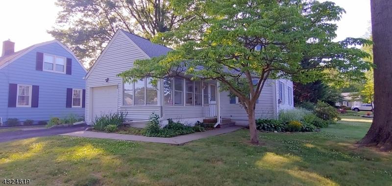 14 Iroquois Rd - Photo 1