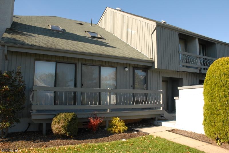 32 Linda Ln - Photo 1