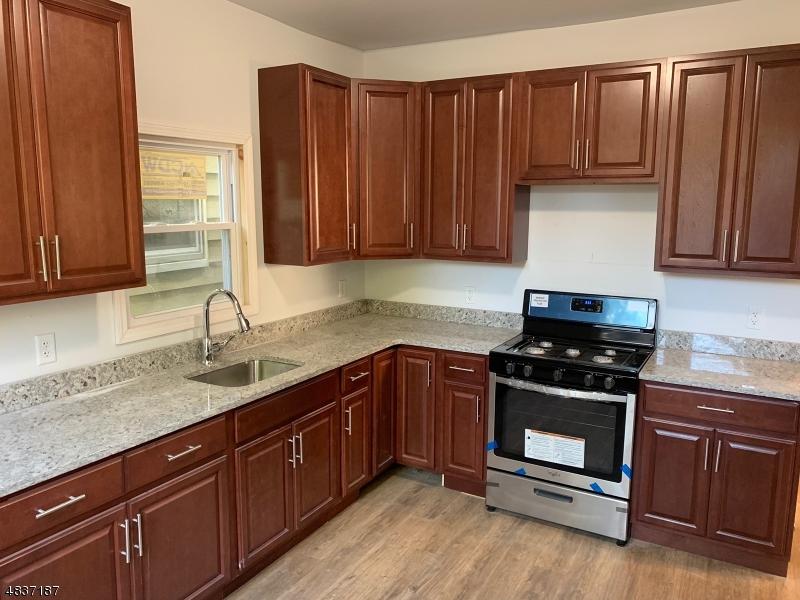 522 Grove St - Photo 1