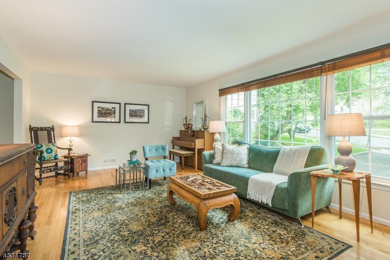 73 Montrose Ave - Photo 1