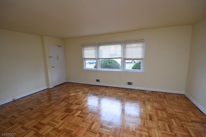 8 Stanford Dr - Photo 1