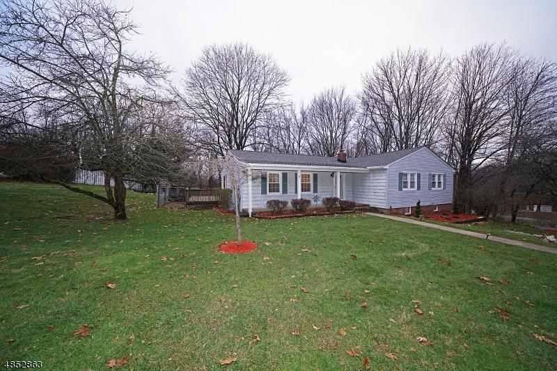 16 Westgate Dr - Photo 1