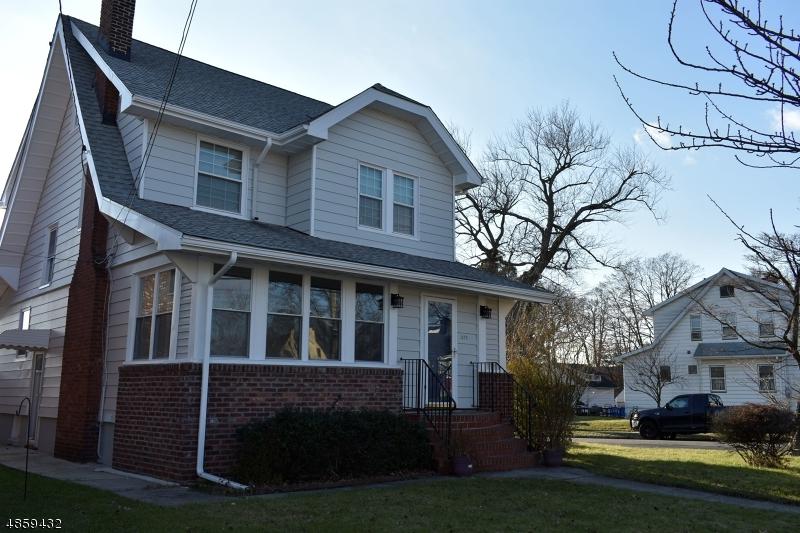 679 Belleville Ave - Photo 1