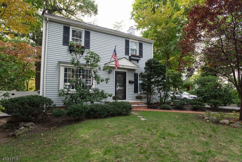 54 4TH ST - Photo 1