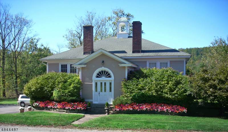 402 W Mill Rd - Photo 1