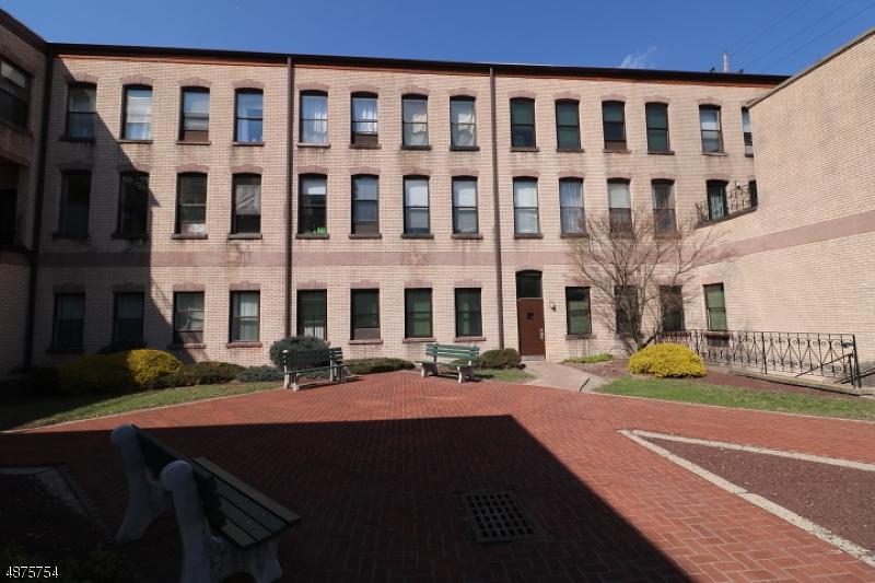 6 E Blackwell St Apt2l - Photo 1