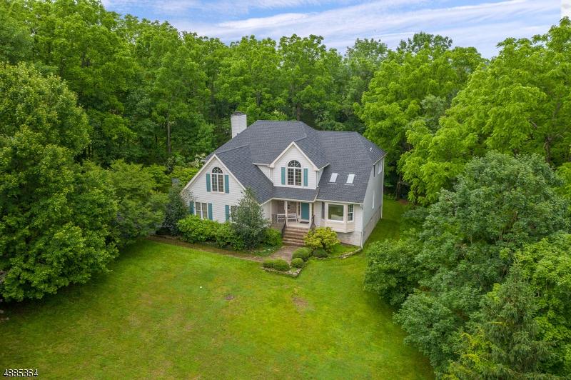 10 Chaucer Dr - Photo 1