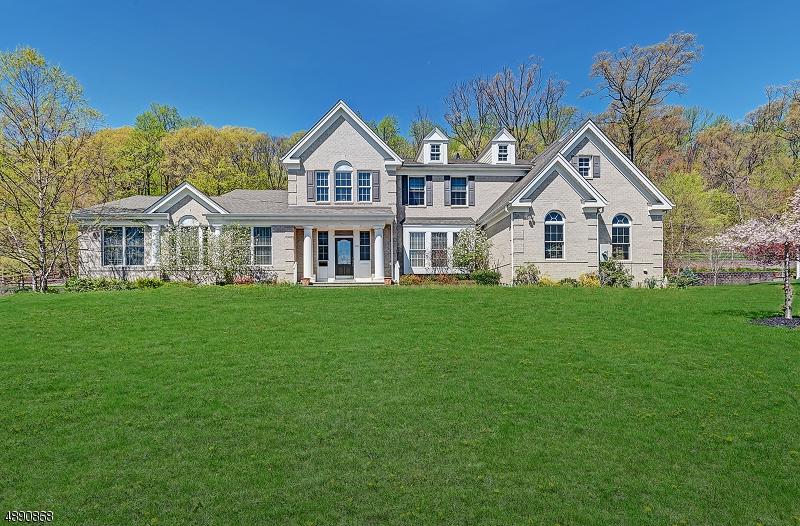 256 Fairview Ave - Photo 1