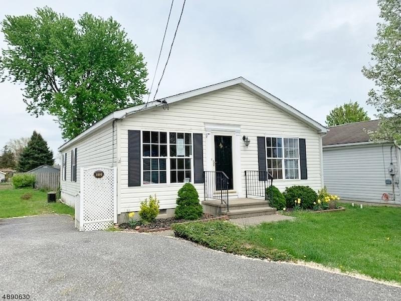 913 Green St - Photo 1