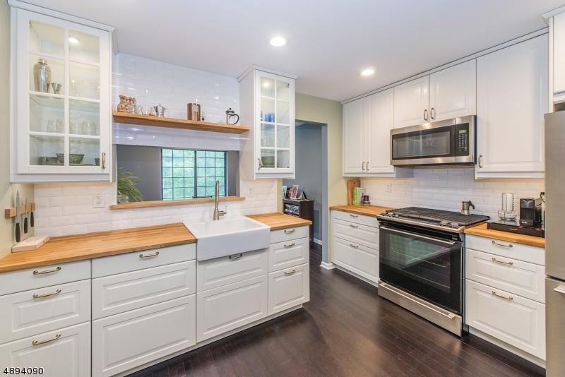 2 Avon Ct - Photo 1