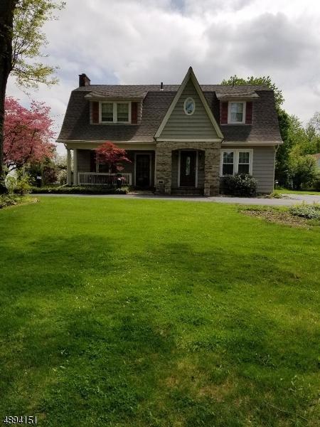 16 Carlyle Ave - Photo 1