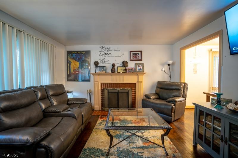 294 Whitewood Rd - Photo 1